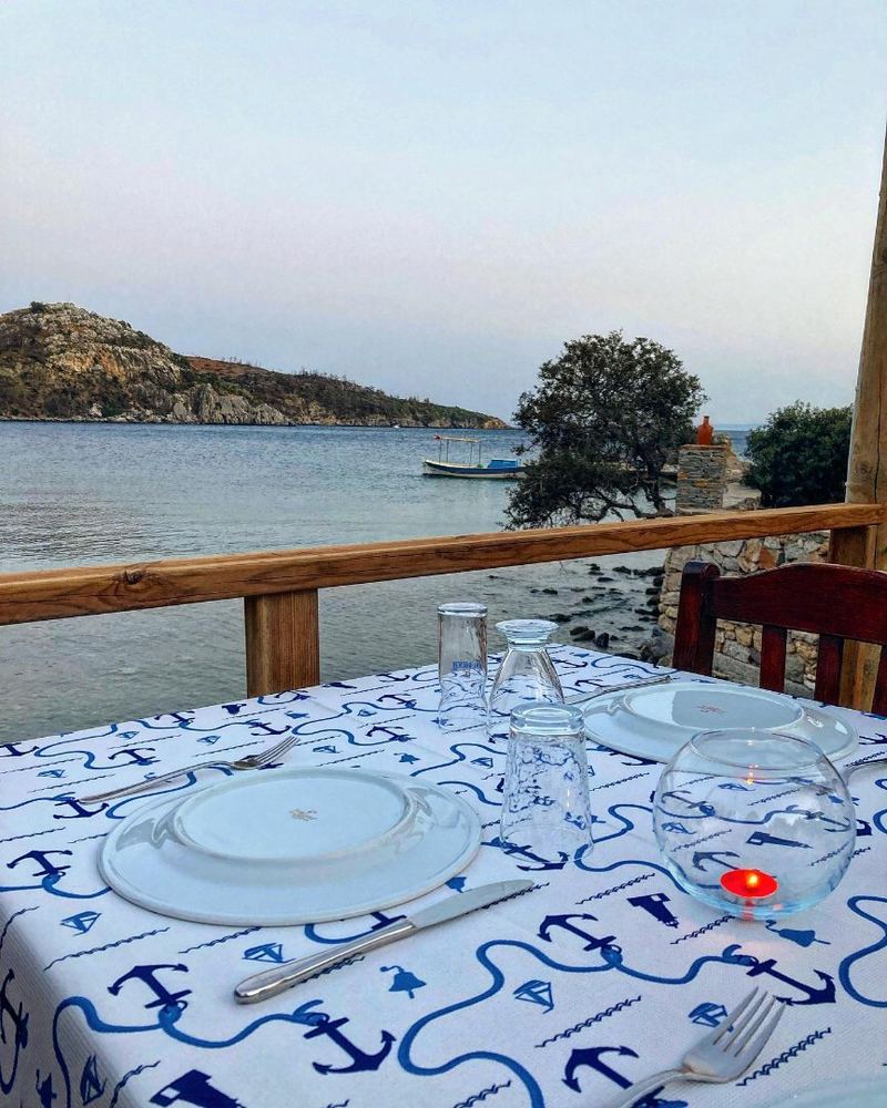 Çapa desenli örtü